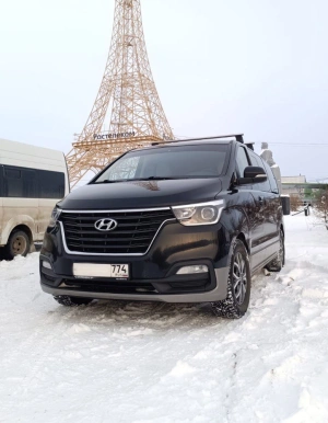 Hyundai H-1 (9 Seater)